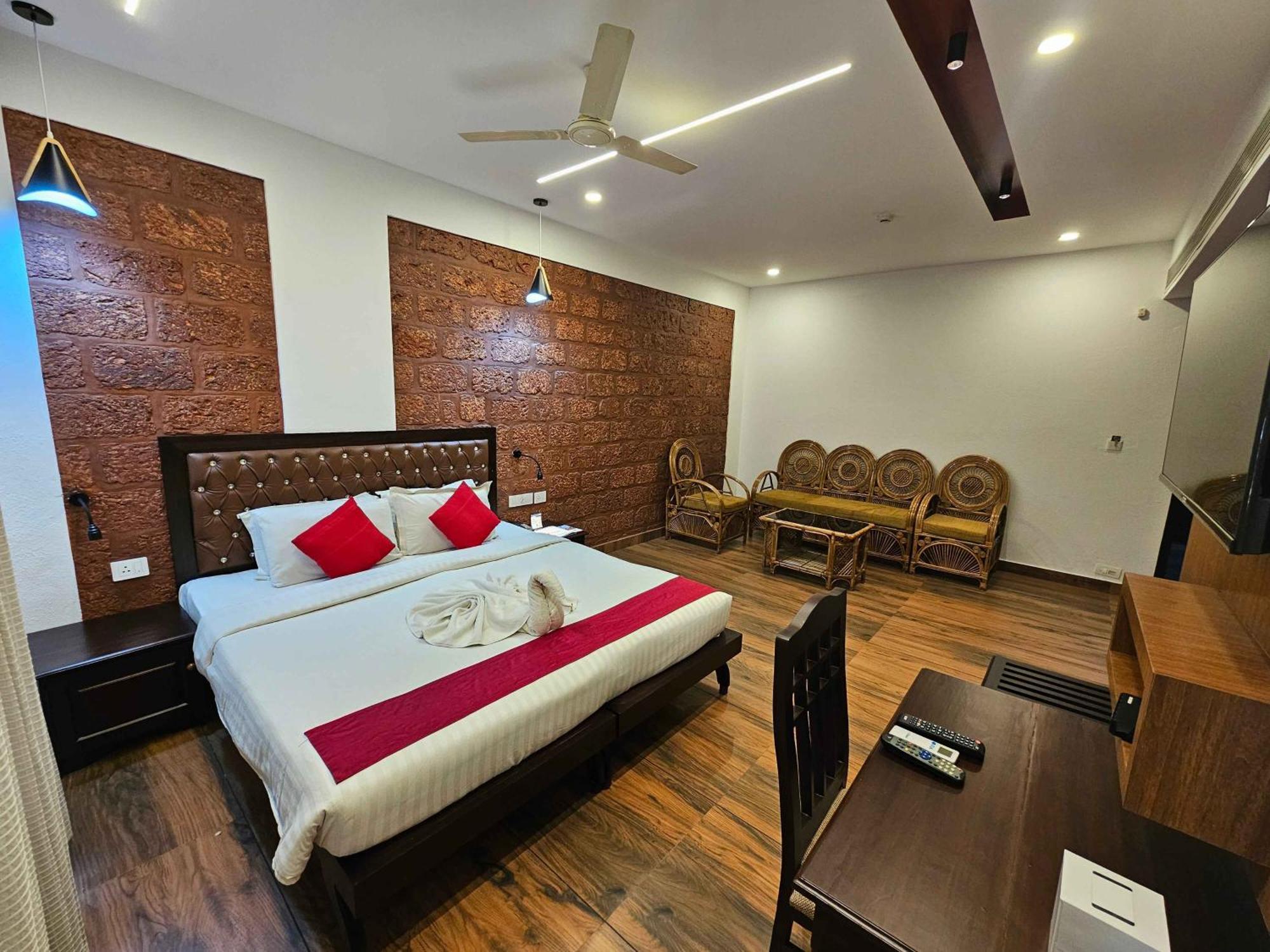 Nirmallyam Residency Hotel Edappal Exterior foto